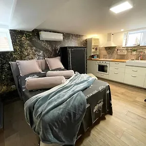Pod Room, Free Parking Apartment