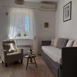 Amelie Apartment
